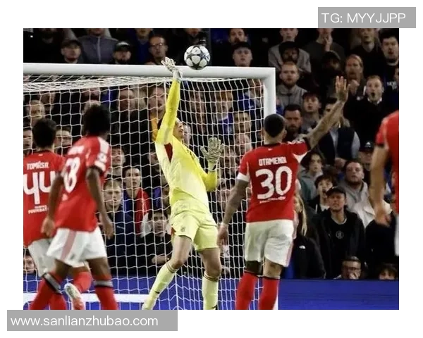 意甲激战：巴黎圣日耳曼狂胜本菲卡四球大捷引发全场热烈反响